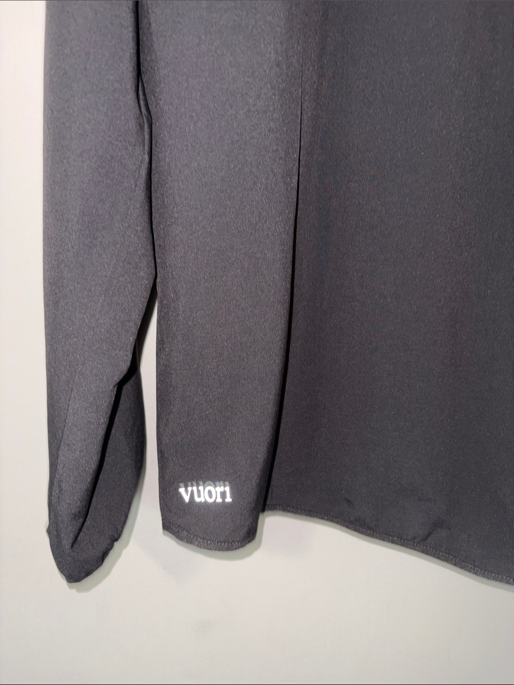 Vuori Outdoor Trainer Shell Black Mens Hooded Jacket Stretch Pockets Sz L - Picture 9 of 16
